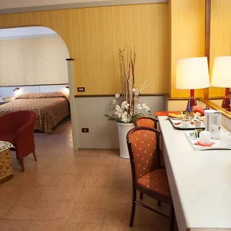 Maxim Hotel