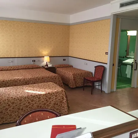 Maxim Hotel